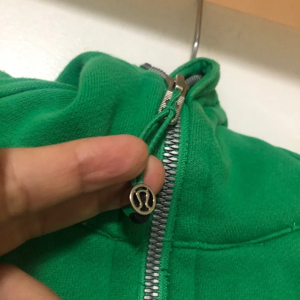 Lululemon Scuba Full-Zip Hoodie  Green , Size 6 great conditions